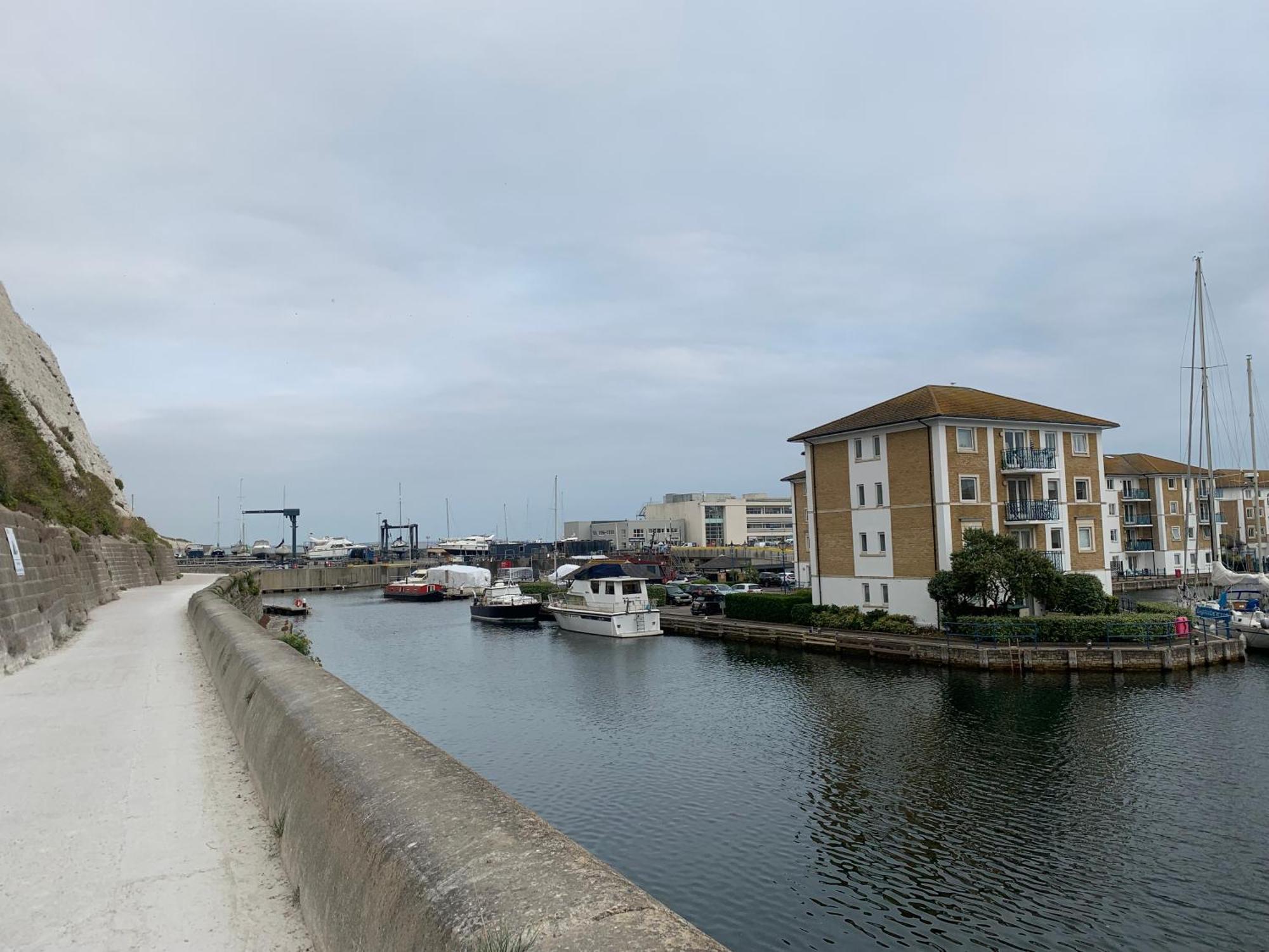 Sanctuary By The Sea With Large Room Including Lounge, Bathroom, Direct Garden Access & Free Parking Okręg wyborczy Hove Zewnętrze zdjęcie
