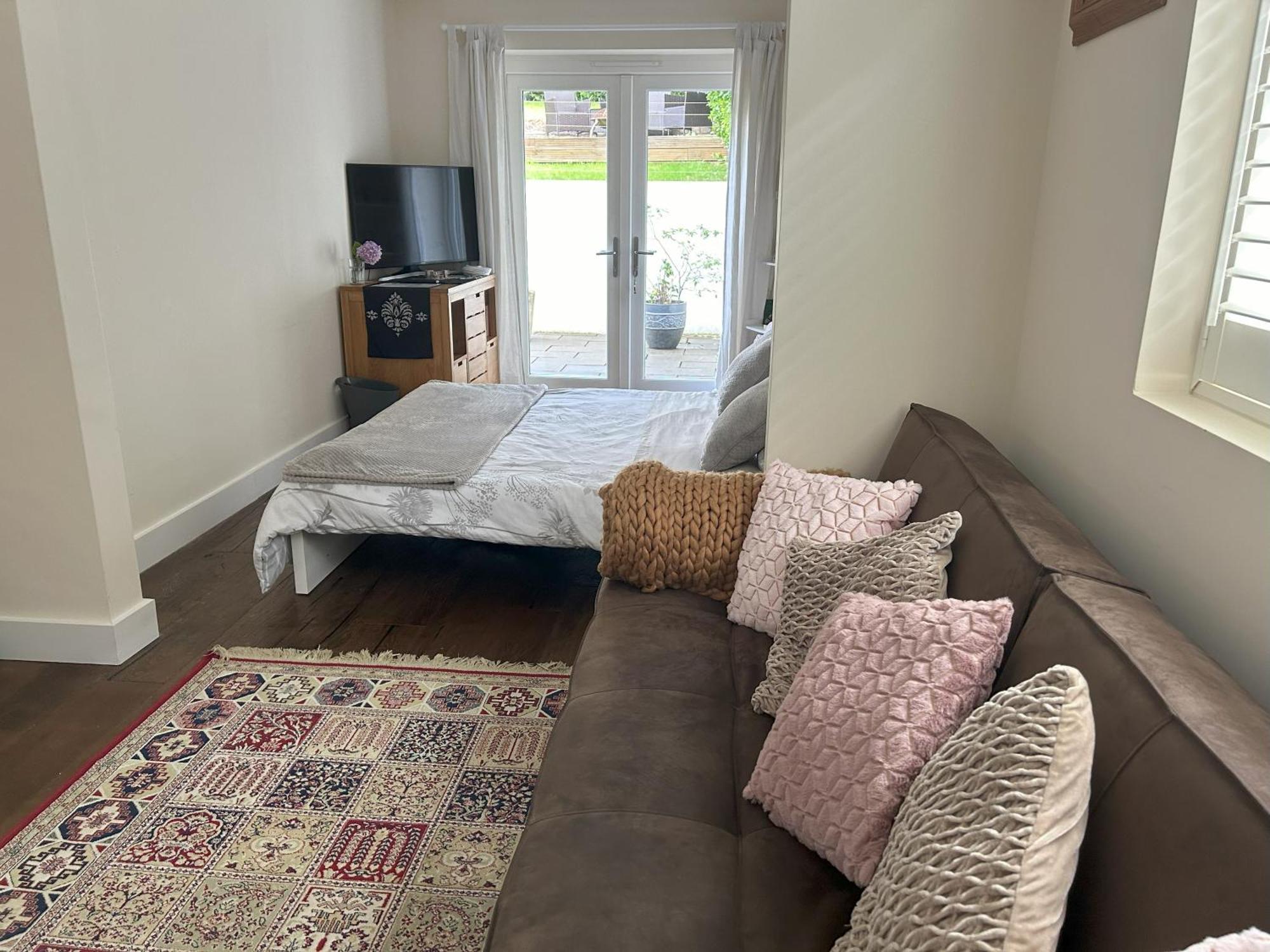 Sanctuary By The Sea With Large Room Including Lounge, Bathroom, Direct Garden Access & Free Parking Okręg wyborczy Hove Zewnętrze zdjęcie