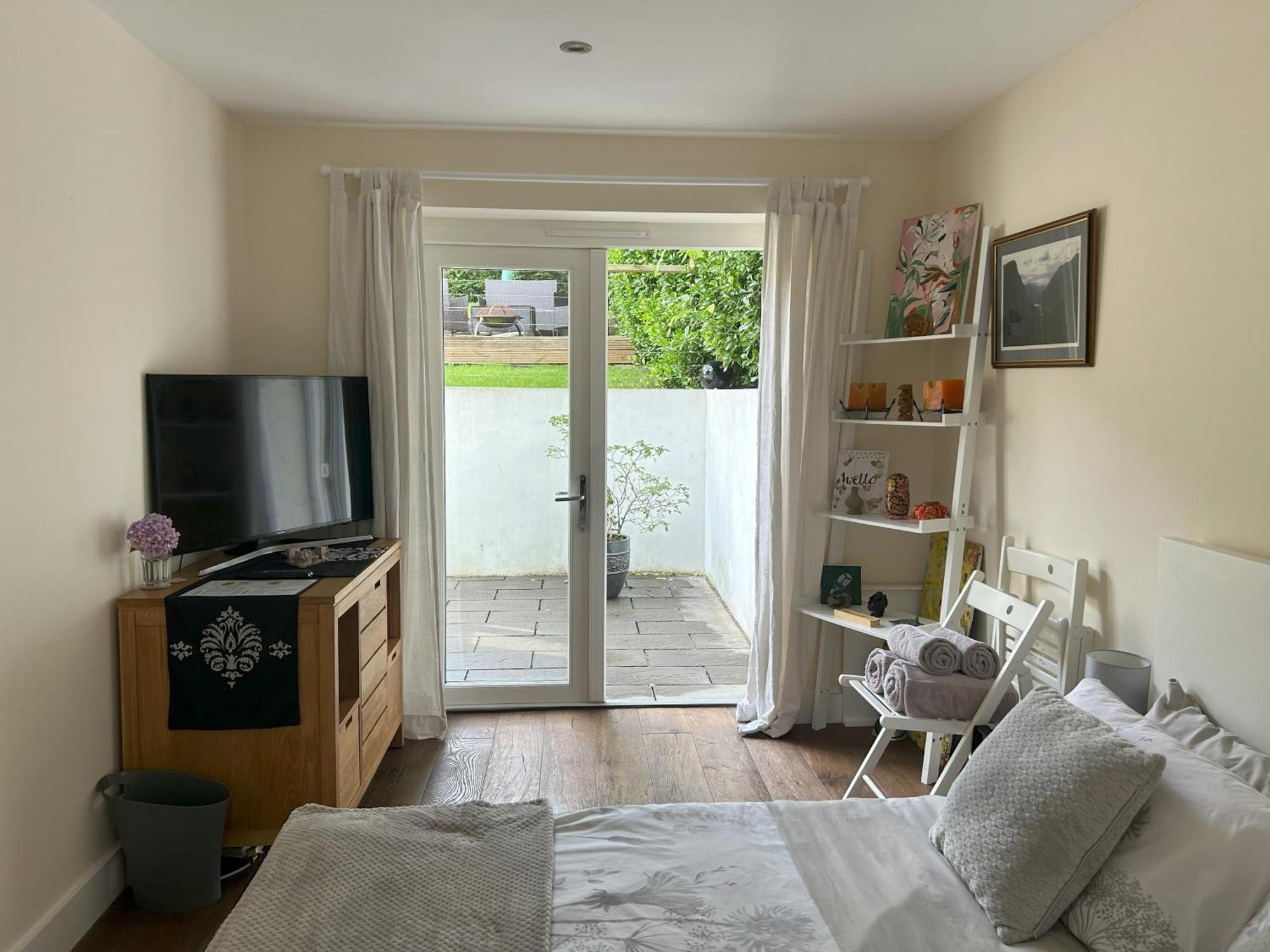 Sanctuary By The Sea With Large Room Including Lounge, Bathroom, Direct Garden Access & Free Parking Okręg wyborczy Hove Zewnętrze zdjęcie
