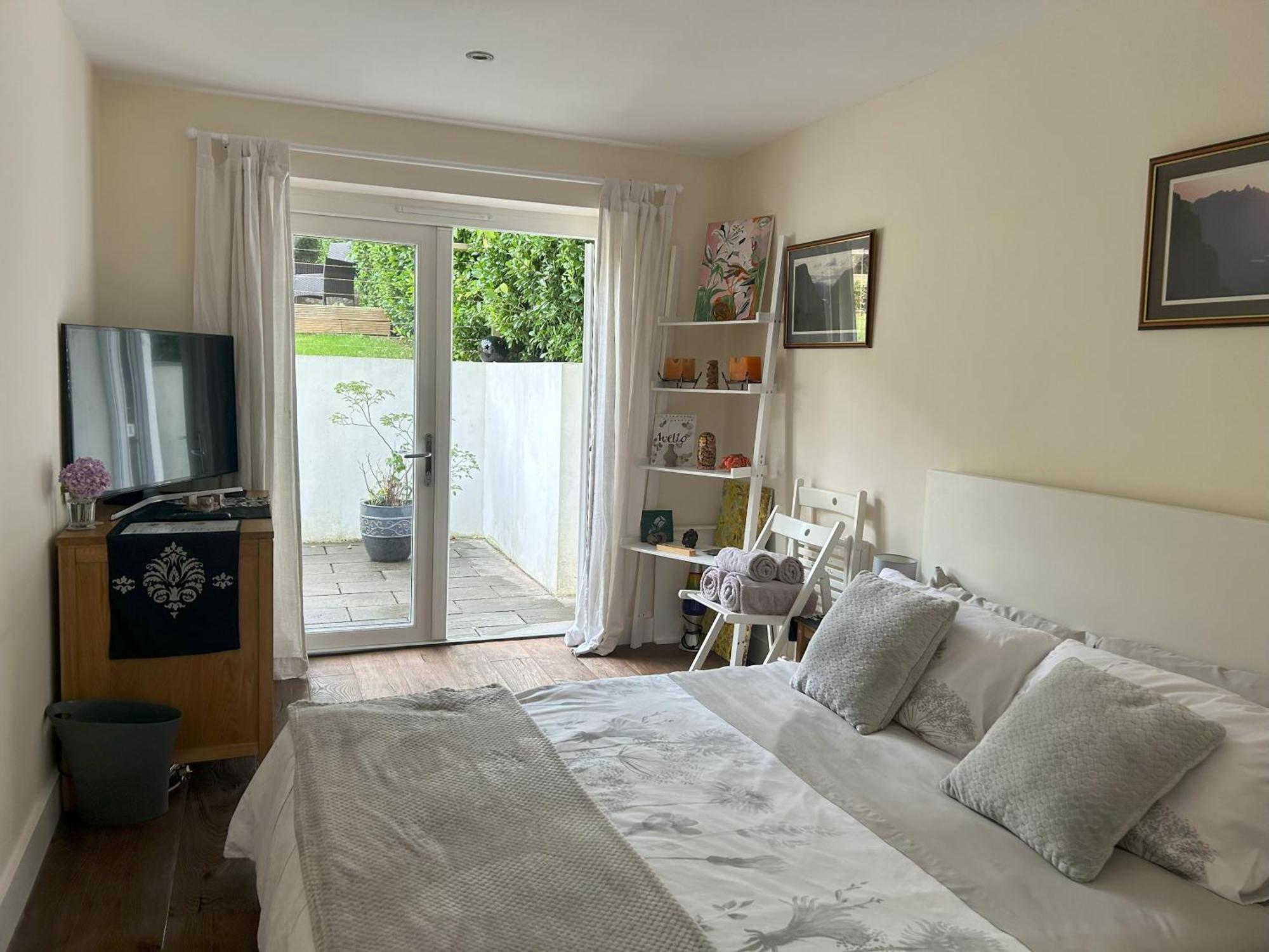 Sanctuary By The Sea With Large Room Including Lounge, Bathroom, Direct Garden Access & Free Parking Okręg wyborczy Hove Zewnętrze zdjęcie